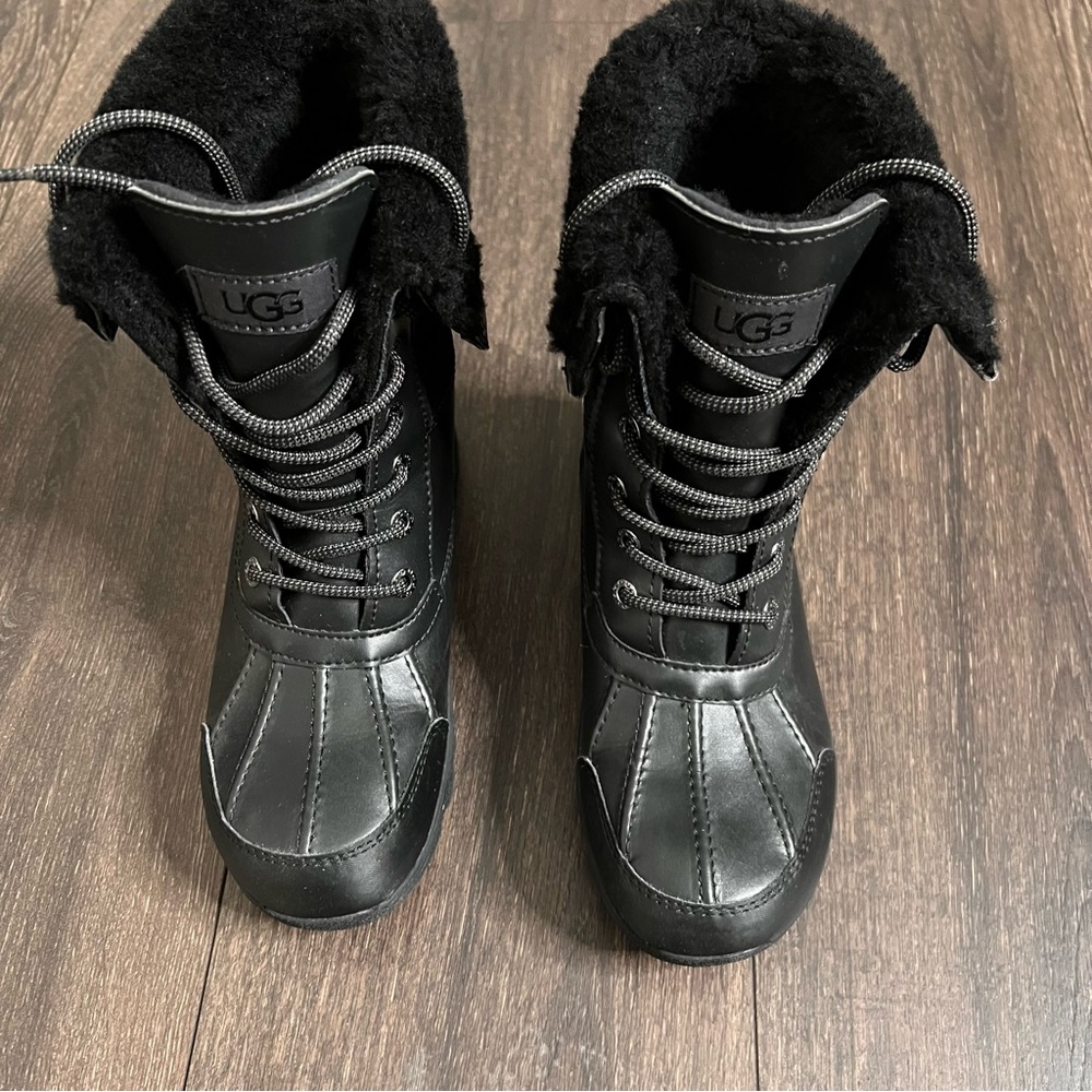 Black Ugg Adirondack Boot III with fur lining. Waterproof